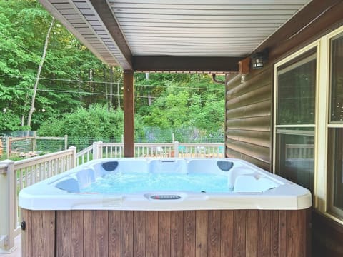 Hot tub available for your enjoyment 24/7/365!