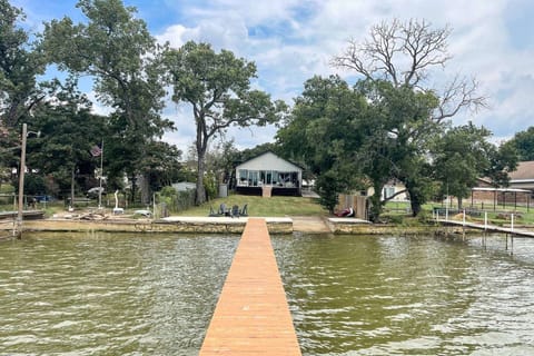Fishing Pier to Backyard Area!