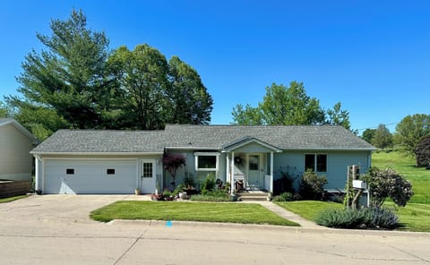 The Vrbo is a ranch-style home with a walk-out basement.