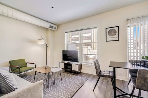 CozySuites 2BR Queen with Direct Skybridge Access