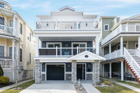 Beautiful standalone 5 br house!