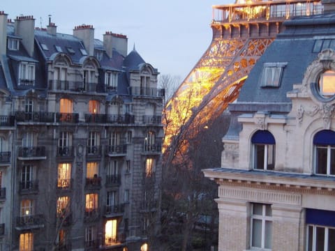 Eiffel Tower
200 m