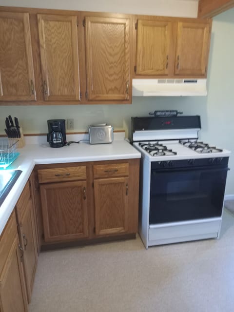Fully furnished kitchen!
