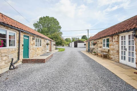 Heather Cottage, Hutton-le-Hole - Host & Stay