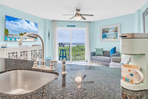 Doing the dishes with The View