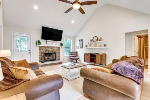 Dacula Vacation Rental | 6BR | 3BA | 3,450 Sq Ft | Steps to Enter