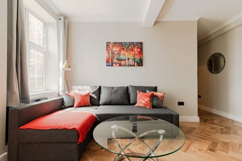 Living Room / Lounge