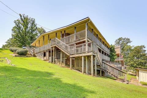 Hot Springs Vacation Rental | 3BR | 2BA | Stairs to Enter | 1,680 Sq Ft