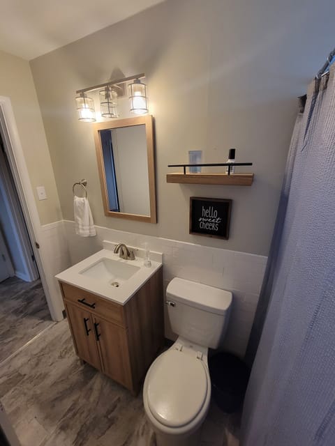 Shower/tub and linen closet with towels.