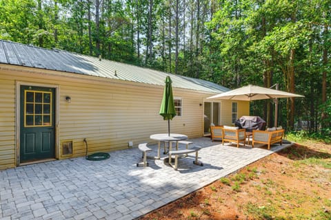 Mooresville Vacation Rental | 3BR | 2BA | 1,100 Sq Ft | 2 Steps to Enter