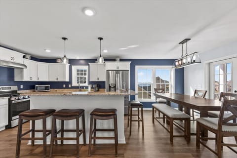 Grab a quick bite at the Breakfast Bar before hitting the Beach.