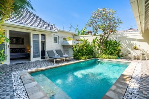 Waterlily C – 2BR Beachside Villa at Jl Danau Poso (689)