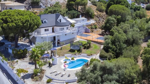 Beautiful holiday villa with swimming pool in Alhaurín de la Torre