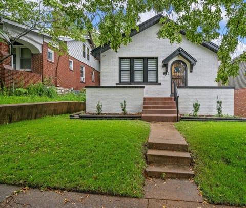 Step up to your new beginning in this charming beauty!