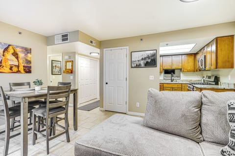 Salt Lake City Vacation Rental | 2BR | 2BA | 854 Sq Ft | Step-Free Entry