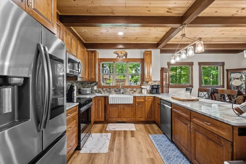 Kitchen with stand of the art appliances