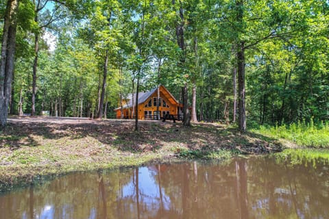 Broken Bow Vacation Rental | 4BR | 3BA | 2,200 Sq Ft | 1 Step to Enter