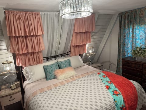 Romantic Daisy Cottage bedroom on the main level