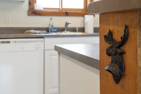 Cook with ease in a fully equipped kitchen that includes everything from stainless steel appliances to ample storage space. Perfect for preparing family meals or a cozy dinner after a busy day.
