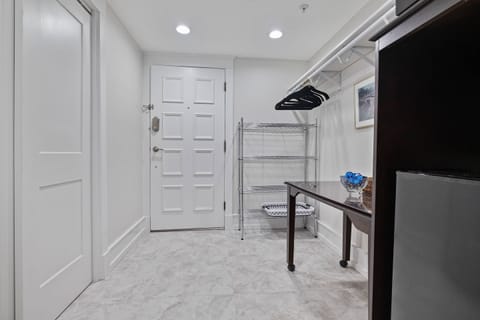 Spacious Closet Room