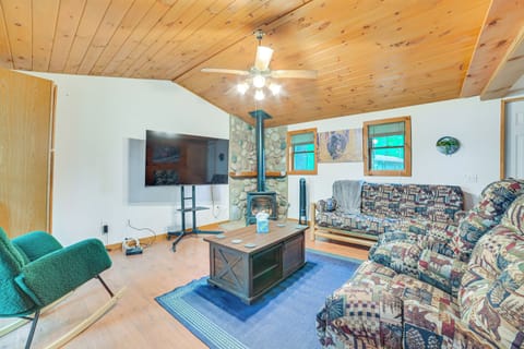 Rose City Vacation Rental | 2BR | 1BA | 640 Sq Ft | 3 Steps to Enter