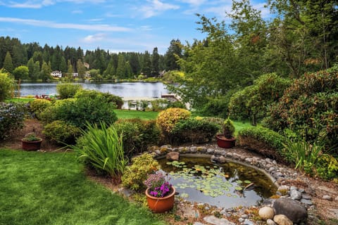 "On Golden Pond"
(61' backyard view of Lake Leota)

