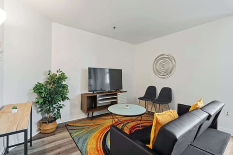CozySuites - 1BR with Direct Skybridge Access