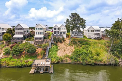 Athens Vacation Rental | 3BR | 3.5BA | 4 Steps to Enter | 2,240 Sq Ft