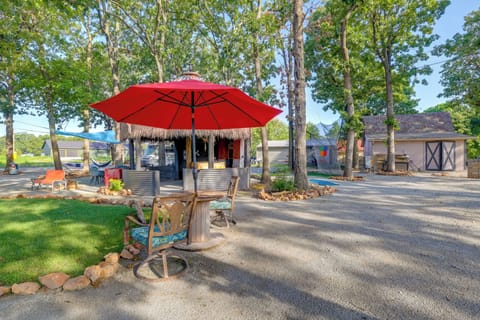 Shared Amenities | Tropical Bar | Yard Games | Grills | Fire Pit