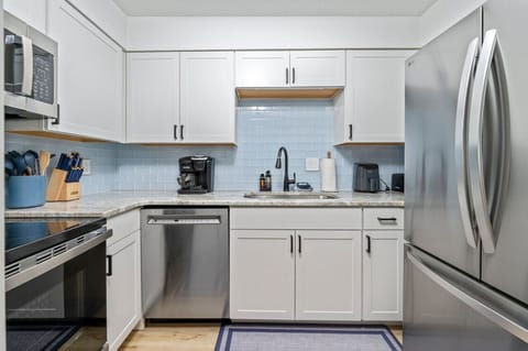 Prepare and cook your preferred dishes in this fully-equipped kitchen, stocked with all essential cooking utensils