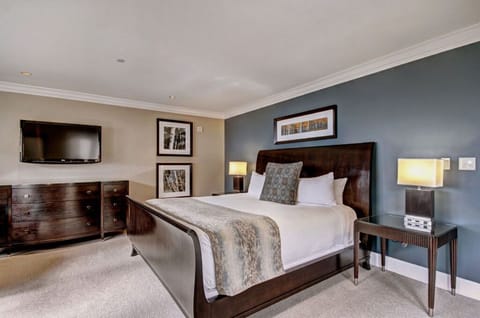 Rest comfortably in the stylish master bedroom, boasting a plush king-sized bed, a large flat-screen TV, and tasteful decor. Enjoy the serene ambiance and ample natural light, making it the perfect retreat after a day of exploring.