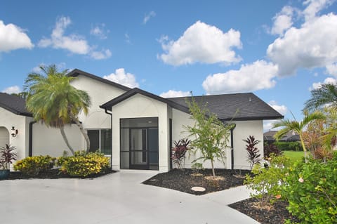 SW CAPE - Front of House (1)