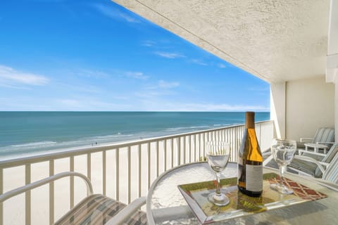 What a view - Spacious Beach Front terrace