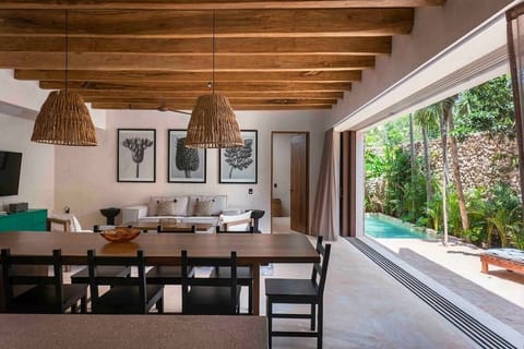 Ground floor with integrated kitchen, living room, and dining room. Windows that connect to the internal patio.