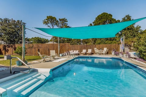Enjoy your days relaxing by the pool!