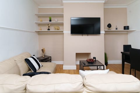 Living Room / Lounge