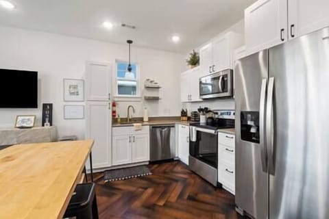 Living Room/Kitchen (4)