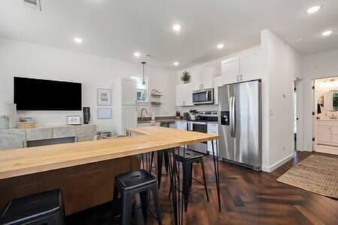 Living Room/Kitchen (2)