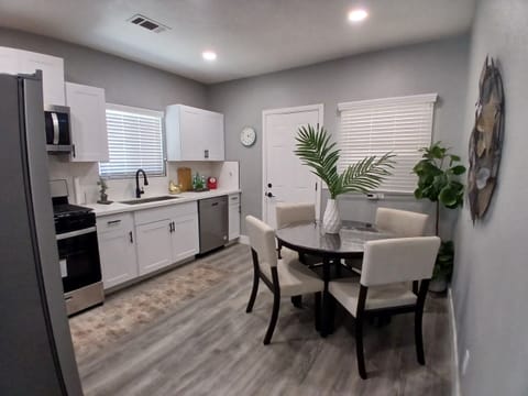 Kitchen/Dining Area