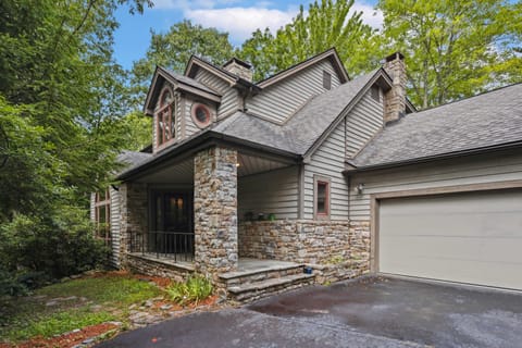 Book Your Stay at Ridgeline Views Today