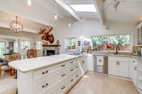 Kitchen (Main House) | 1st Floor | Slow Cooker | Rice Cooker | Spices