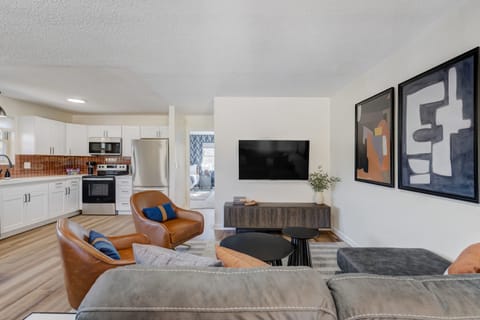 Kick back and relax in our stylish living room equipped with a state-of-the-art smart TV. Whether it's movie night or catching up on your favorite series, immerse yourself in entertainment at its finest. Your cozy retreat awaits!