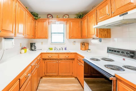 The wooden cabinets provide a classic and elegant touch to the space, adding warmth and charm to the room.