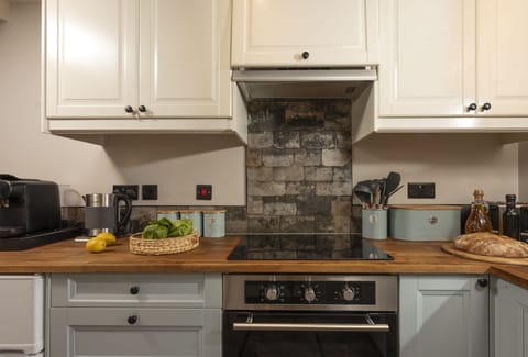 The Corner Cottage, Carnhell Green, Hayle: Including a L'or coffee machine for that all-important morning brew