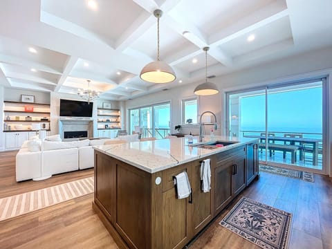 f637b8dc-90da-4f9d-8f70-58e1f4643be7