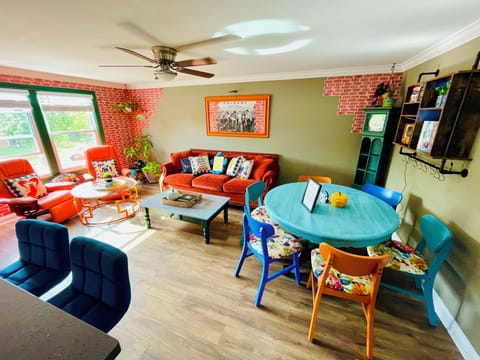 Your very own Friends-inspired Living Room. Cozy, colorful, perfect for memories