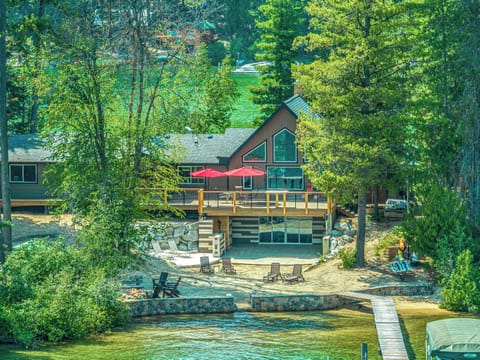 New build finished Jan 2025 ground up, 2 bays front/back, w private beach & dock