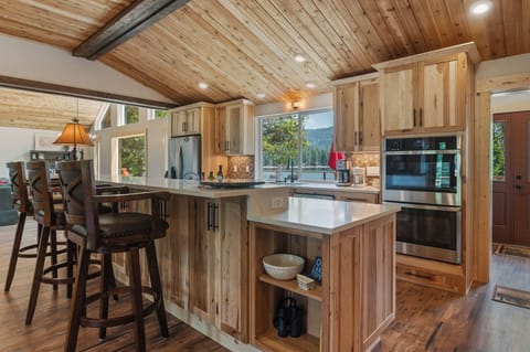 10' Island for gathering & food prep, room for multiple chefs as well as guests.