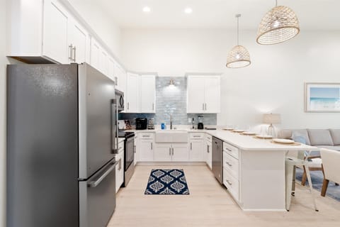 Fully equipped kitchen with stainless steel appliances and all the essentials for cooking an amazing meal!