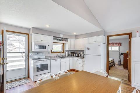 Kitchen | Trash Bags/Paper Towels